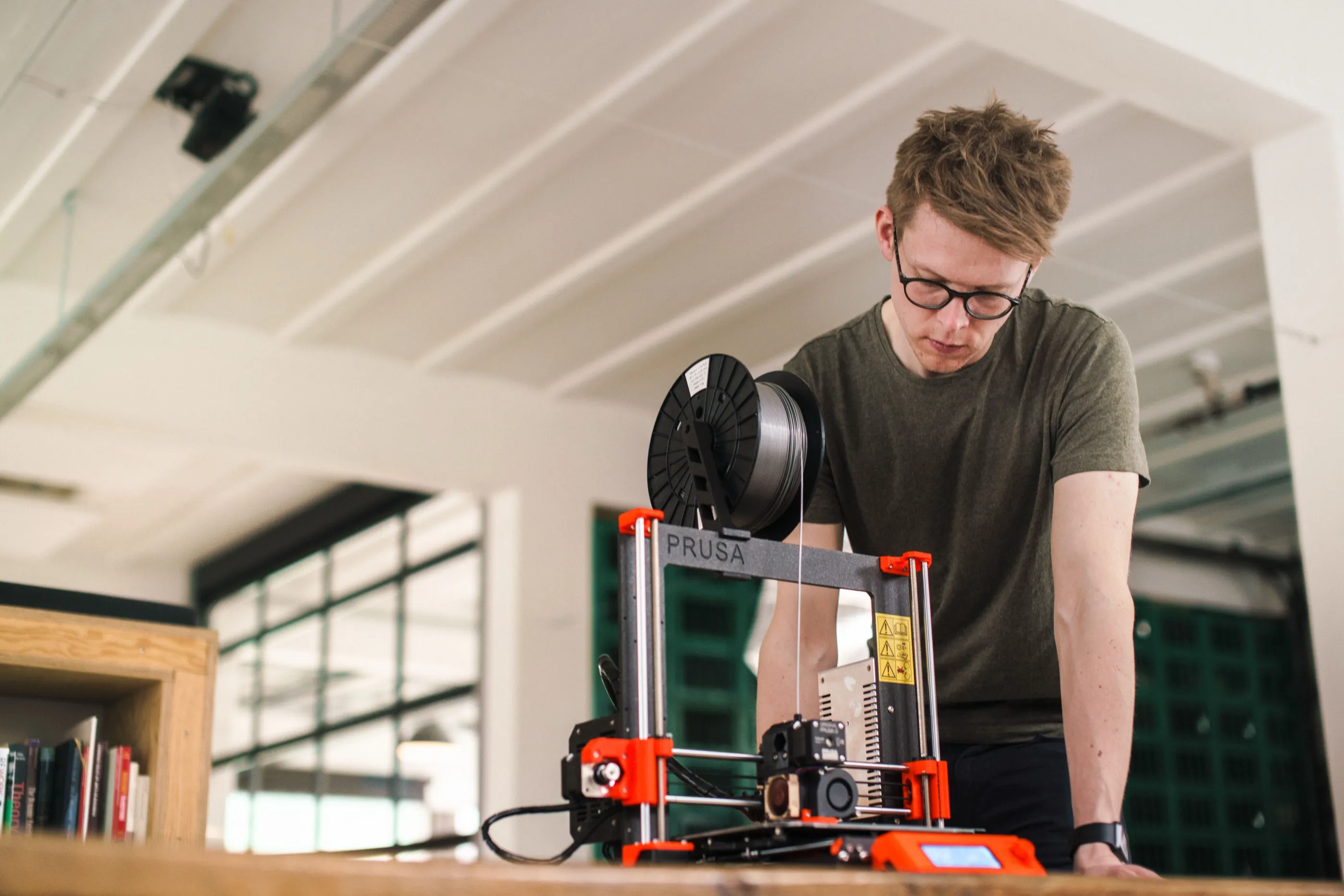 Søren at a 3D printer